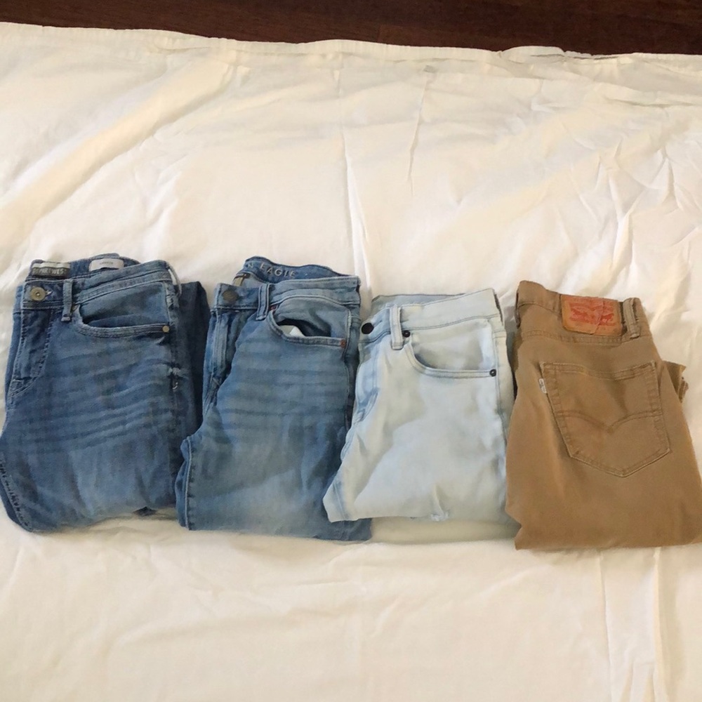 4 pair of men’s jeans